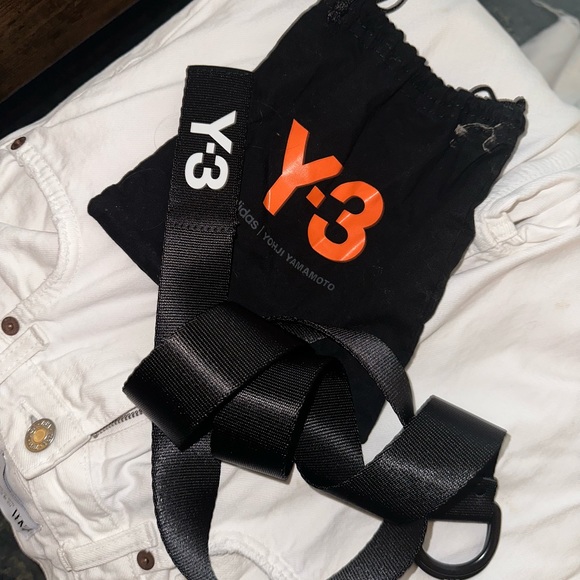 Y-3 adidas belt
Never Worn - Picture 3 of 3